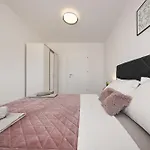 Veliki Petra 포세다르예