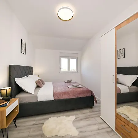 Veliki Petra アパート ポセダリェ